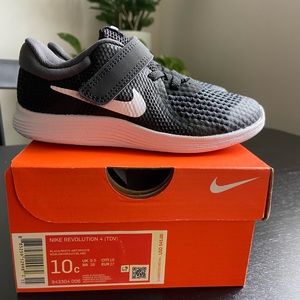 Nike Revolution 4 Toddler Sneaker